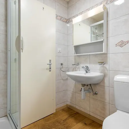 Les Platanes F1 - 6 Pers - Centre * Nendaz